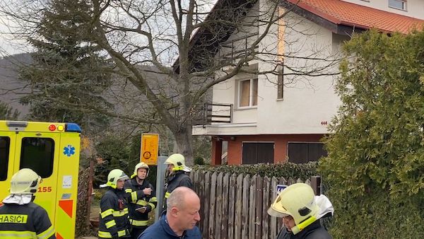 Při výbuchu kamen v domě u Prahy utrpěl muž vážné popáleniny